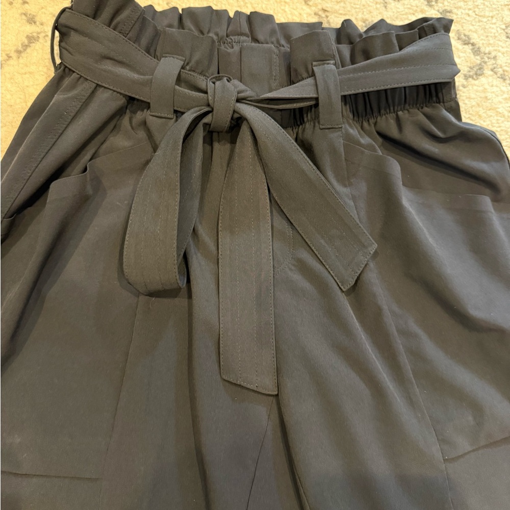 Athleta Charcoal Tie-Waist Cropped Pants